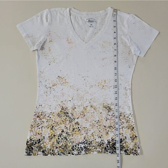 G.H. Bass Women's Ivory Floral V-neck Short Sleeve Tee - Picture 4 of 10